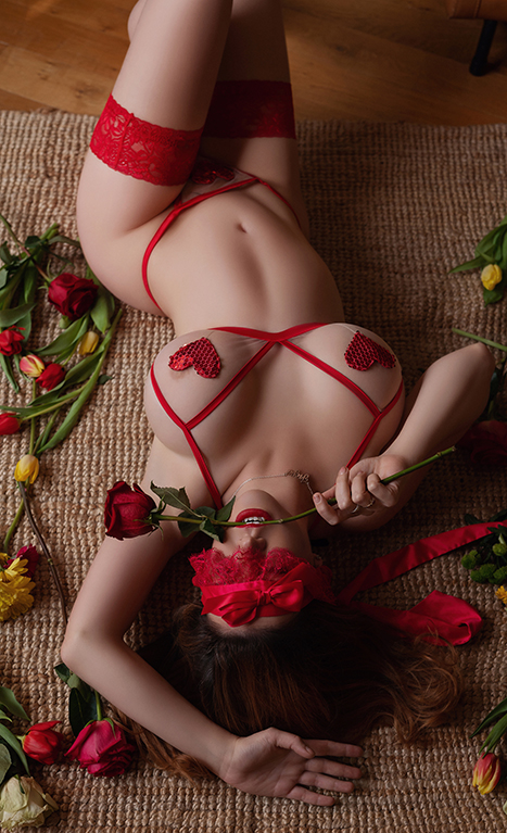 So pretty, this busty GFE escort cover Nottingham and Sheffield for outcalls